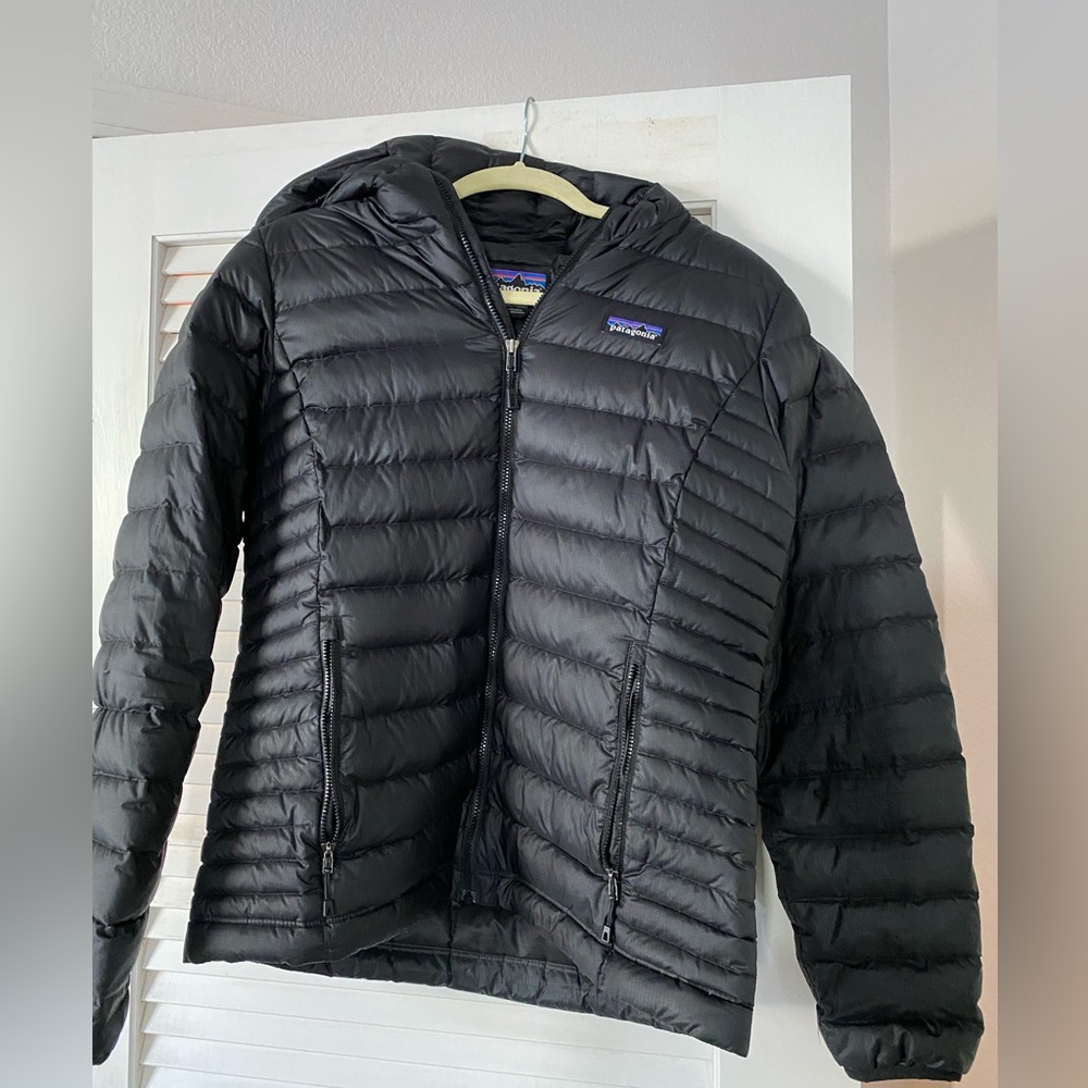 Patagonia puffer with hood